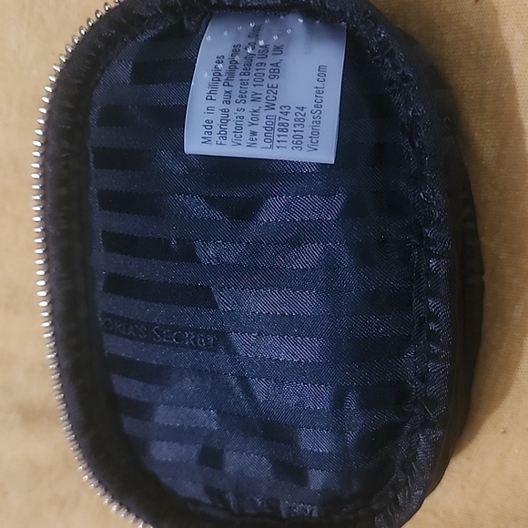 Victoria's Secret Small Clutch Change Purse NWOT  dull pink with Gold Accents - Picture 3 of 7